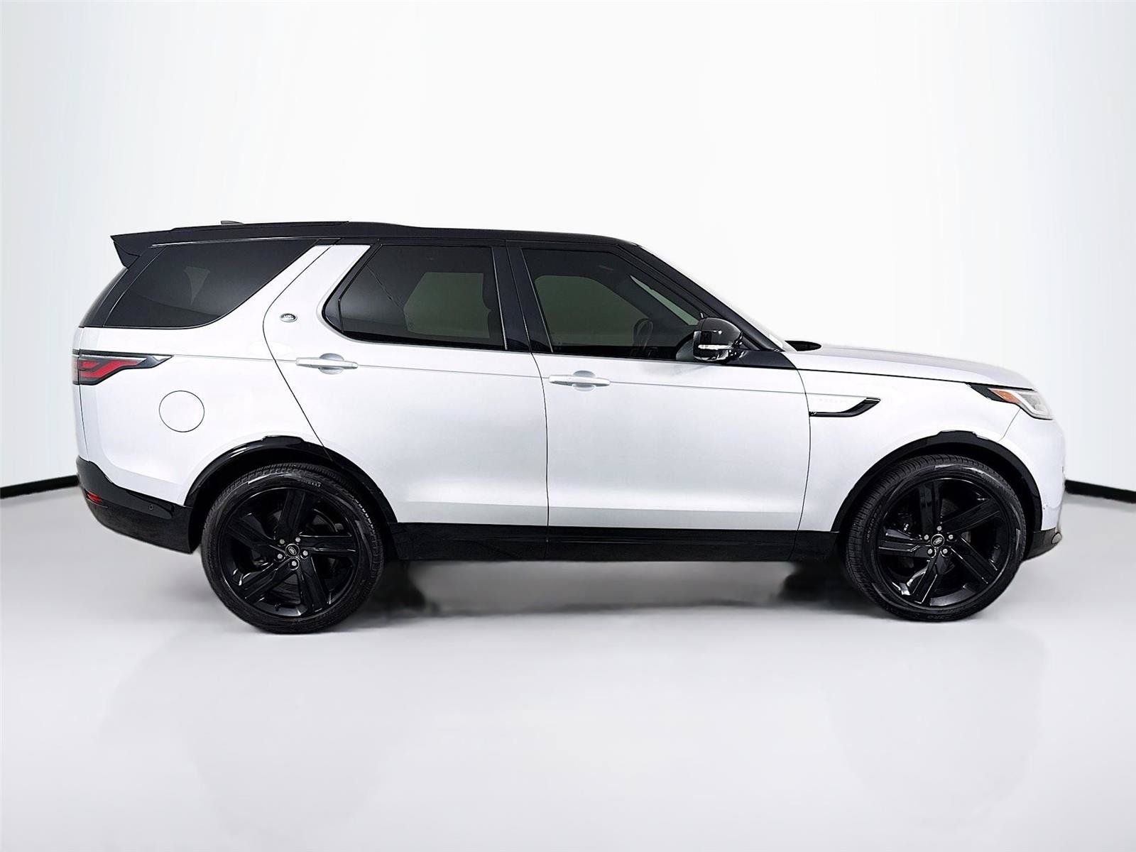 Used 2023 Land Rover Discovery Metropolitan Edition AWD/4WD image 37