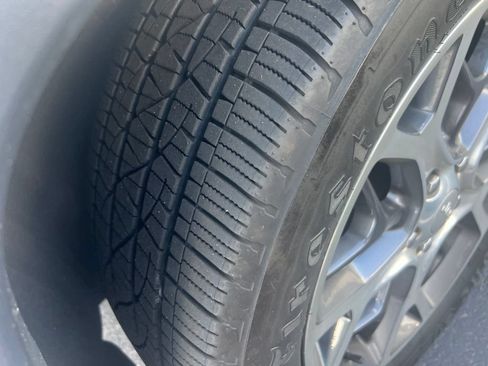 Used 2019 Jeep Grand Cherokee Limited AWD/4WD image 2