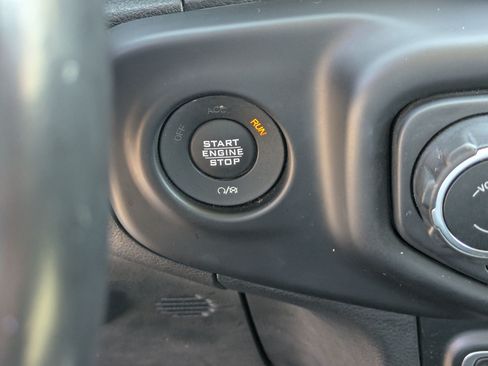 Used 2020 Jeep Wrangler Unlimited Sahara AWD/4WD image 21