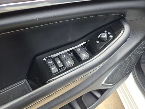 Used 2022 Jeep Grand Cherokee Overland AWD/4WD image 13