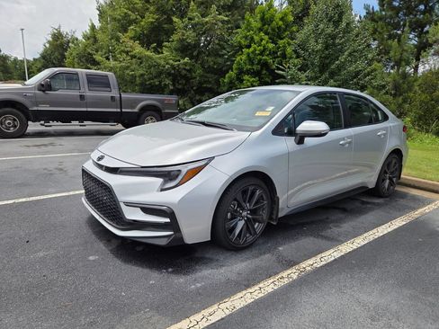 Used 2024 Toyota Corolla SE FWD image 3
