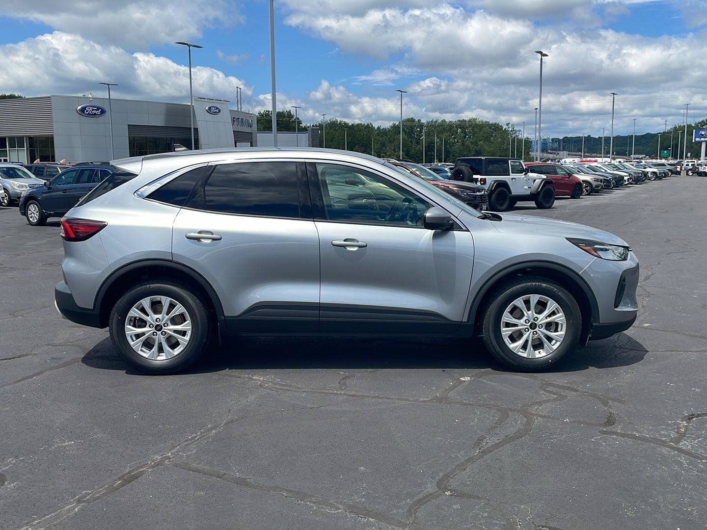 Used 2023 Ford Escape Active w/ Tech Pack #2 AWD/4WD image 6