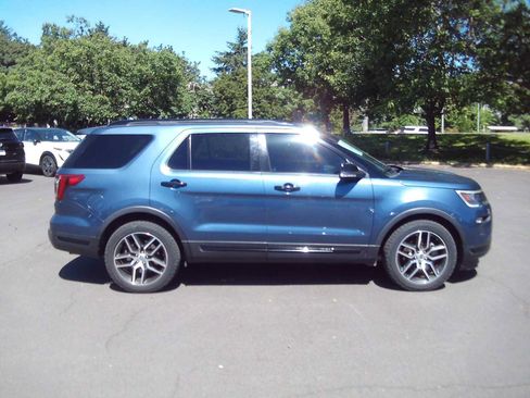 Used 2018 Ford Explorer Sport w/ Ford Safe & Smart Package AWD/4WD image 6