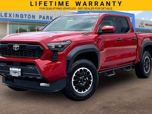 Used 2025 Toyota Tacoma TRD Off-Road AWD/4WD image 12