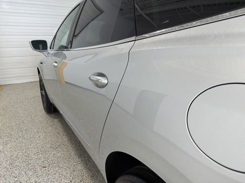 Used 2020 Buick Enclave Essence w/ Sport Touring Edition image 37