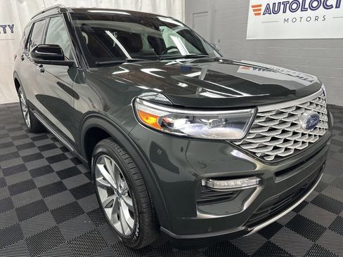 Used 2023 Ford Explorer Platinum w/ Premium Technology Package image 2