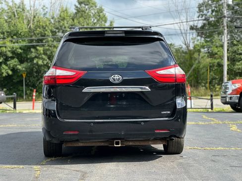 Used 2015 Toyota Sienna Limited image 4