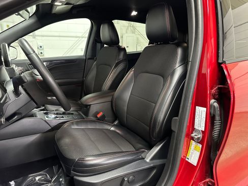 Certified 2024 Ford Escape ST-Line AWD/4WD image 9