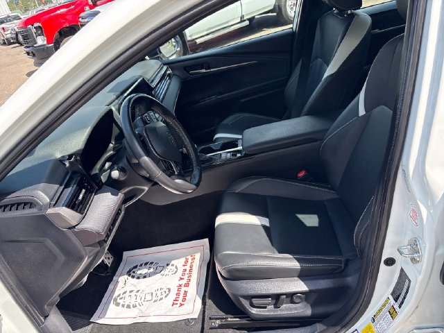 Used 2025 Toyota Camry SE FWD image 8