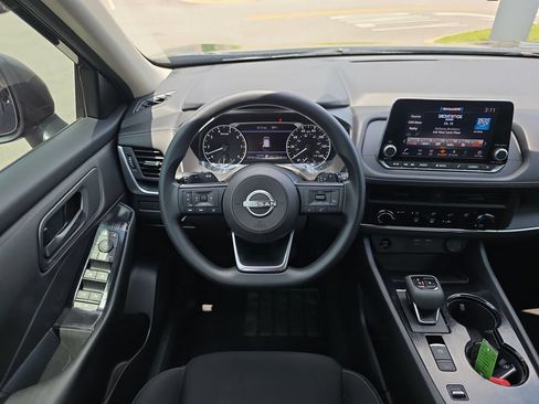 Used 2024 Nissan Rogue S FWD image 14