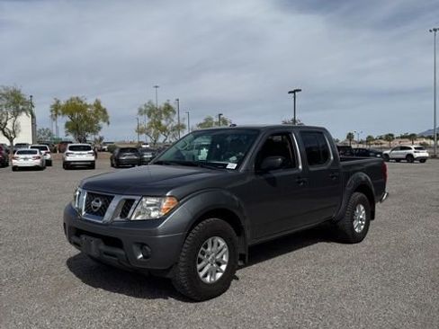 Used 2018 Nissan Frontier SV image 1