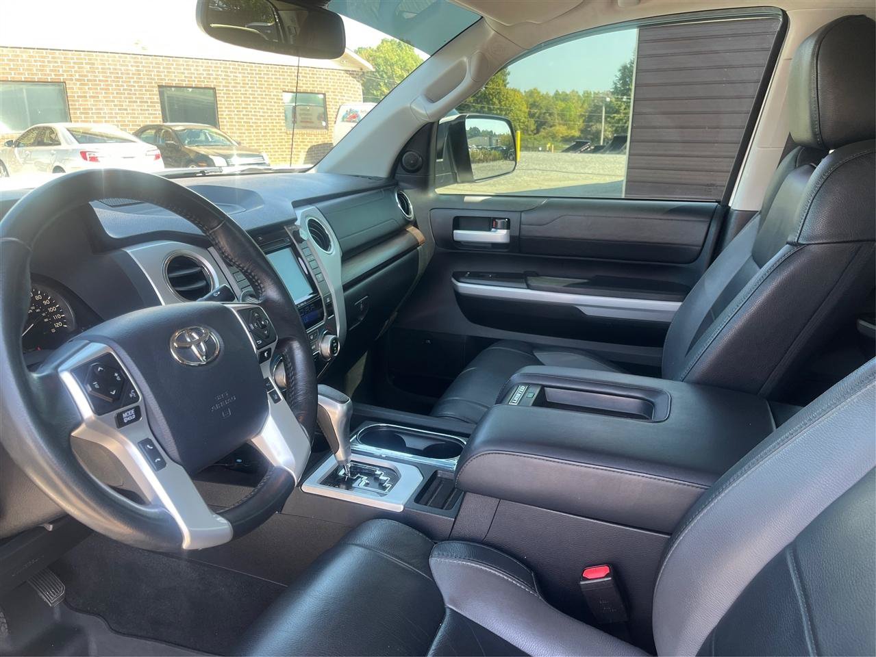 Used 2019 Toyota Tundra Limited w/ Limited Premium Package AWD/4WD image 9