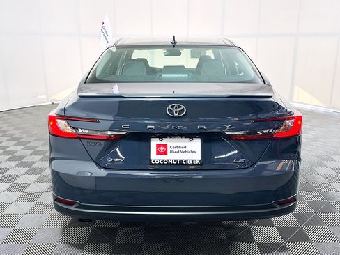 Used 2025 Toyota Camry LE w/ Convenience Package FWD image 4