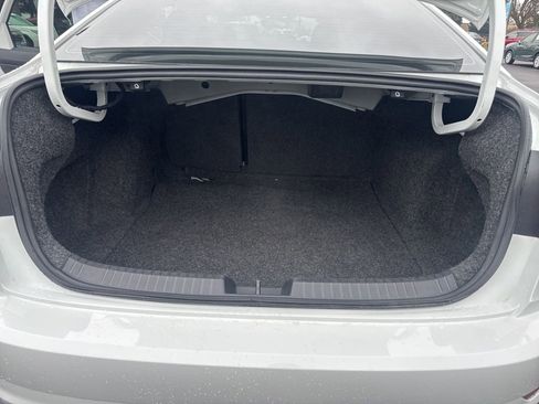 Used 2019 Volkswagen Jetta GLI image 12