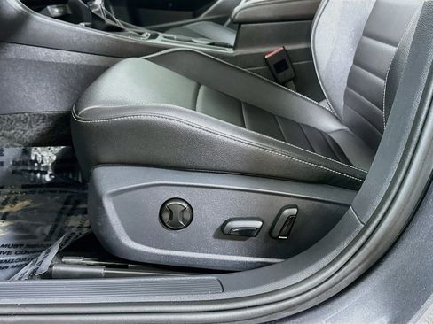 Used 2024 Volkswagen Jetta SE FWD image 18