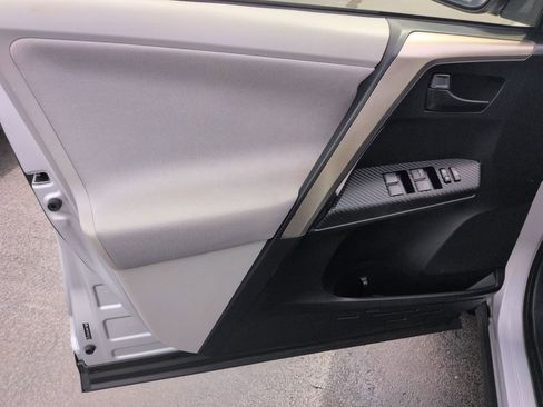 Used 2013 Toyota RAV4 XLE image 10