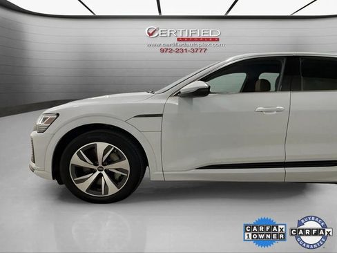 Used 2024 Audi Q8 e-tron Premium image 92