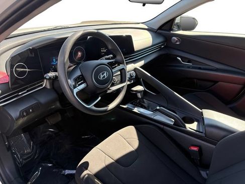 Used 2024 Hyundai Elantra SEL FWD image 12