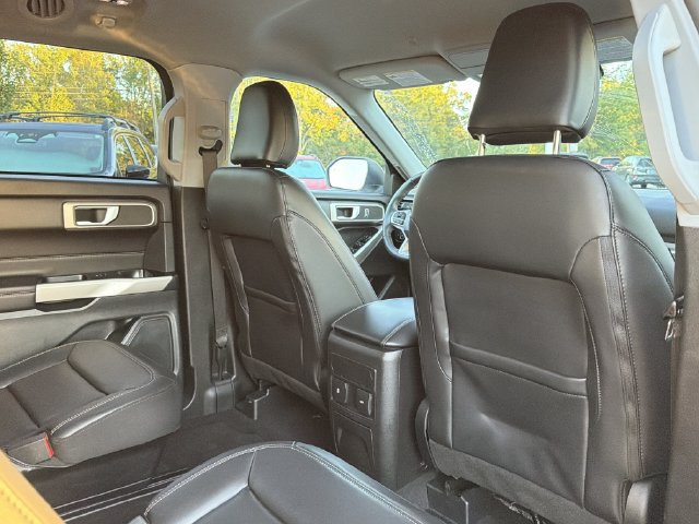Used 2023 Ford Explorer XLT w/ Equipment Group 202A RWD image 18