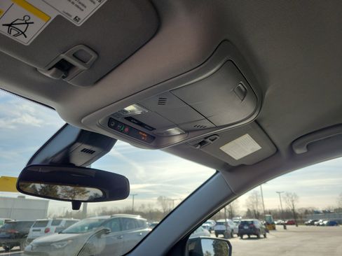 Used 2024 Chevrolet Equinox LT image 30