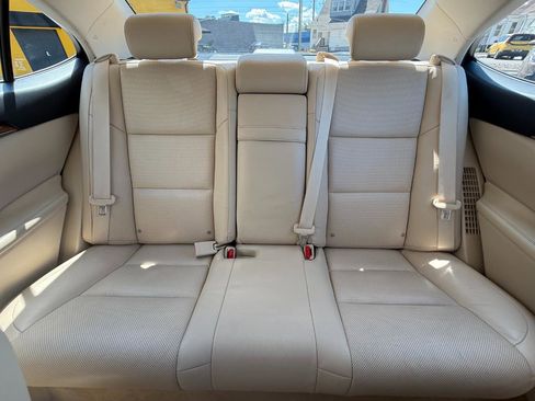 Used 2013 Lexus ES 300h w/ Luxury Pkg FWD image 16