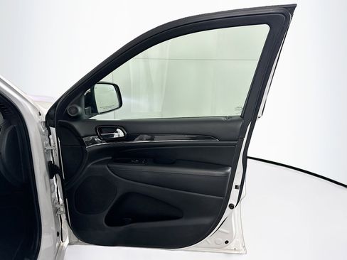 Used 2019 Jeep Grand Cherokee Overland image 31