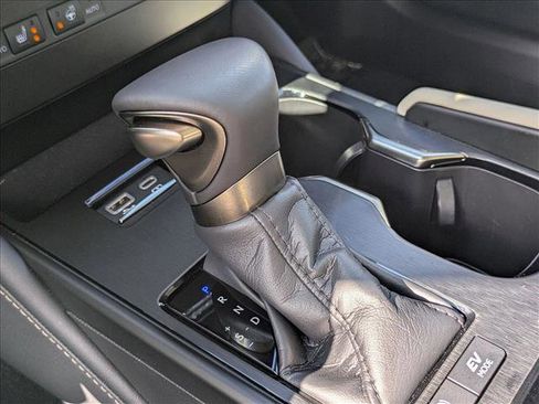 Used 2025 Lexus ES 300h w/ Premium Package image 11