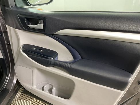 Used 2014 Toyota Highlander XLE image 27