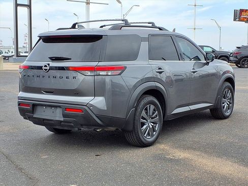 Used 2022 Nissan Pathfinder SV w/ SV Black Package image 7