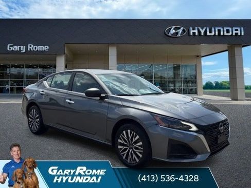 Used 2025 Nissan Altima 2.5 SV AWD/4WD image 2