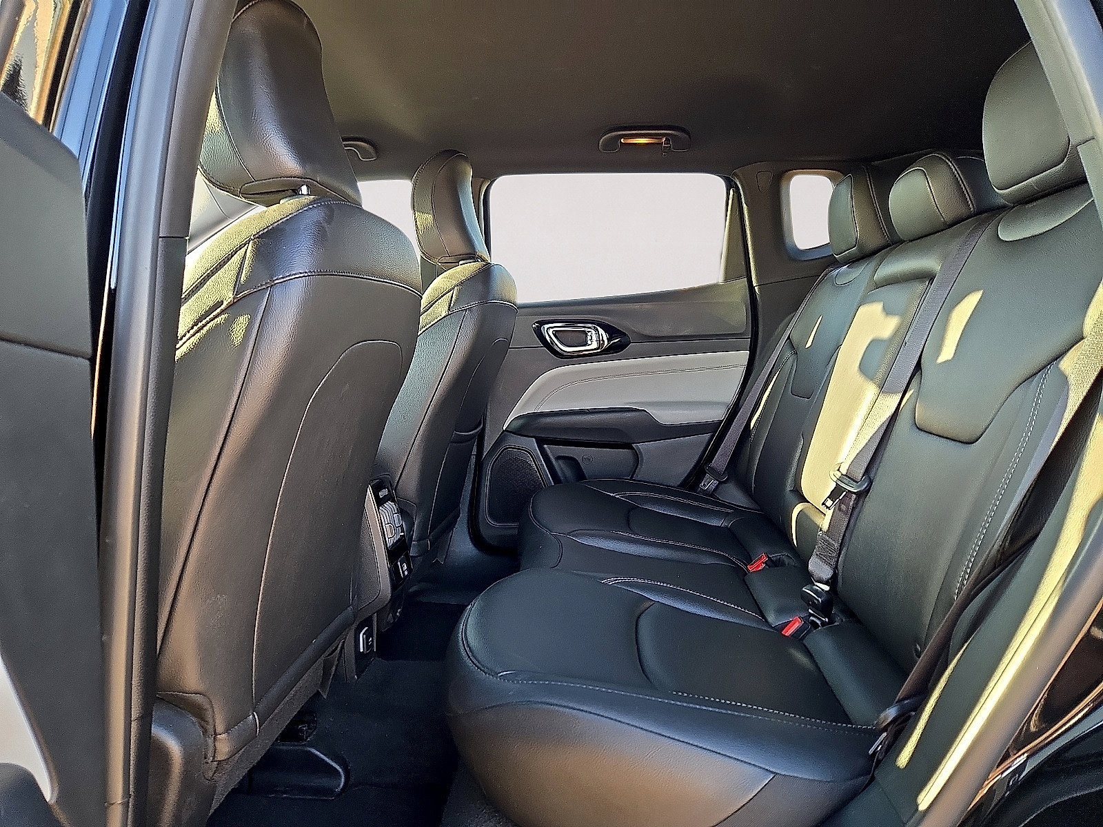 Used 2025 Jeep Compass Limited AWD/4WD image 15