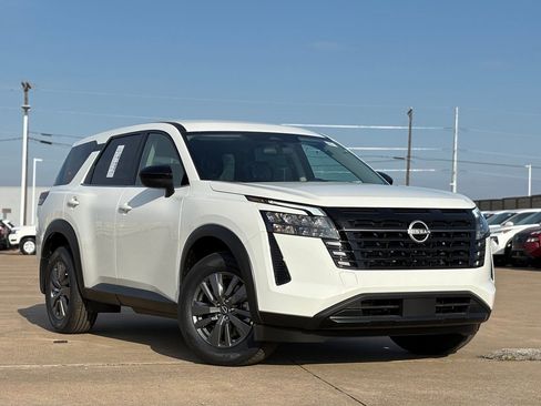 New 2026 Nissan Pathfinder S image 2