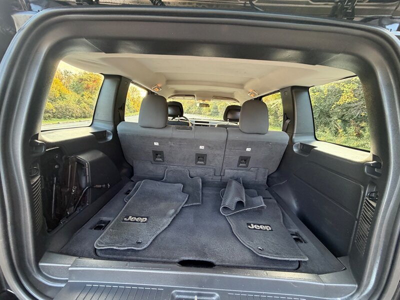 Used 2012 Jeep Liberty Sport AWD/4WD image 9