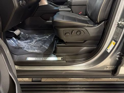 Used 2023 Chevrolet Tahoe Premier AWD/4WD image 11