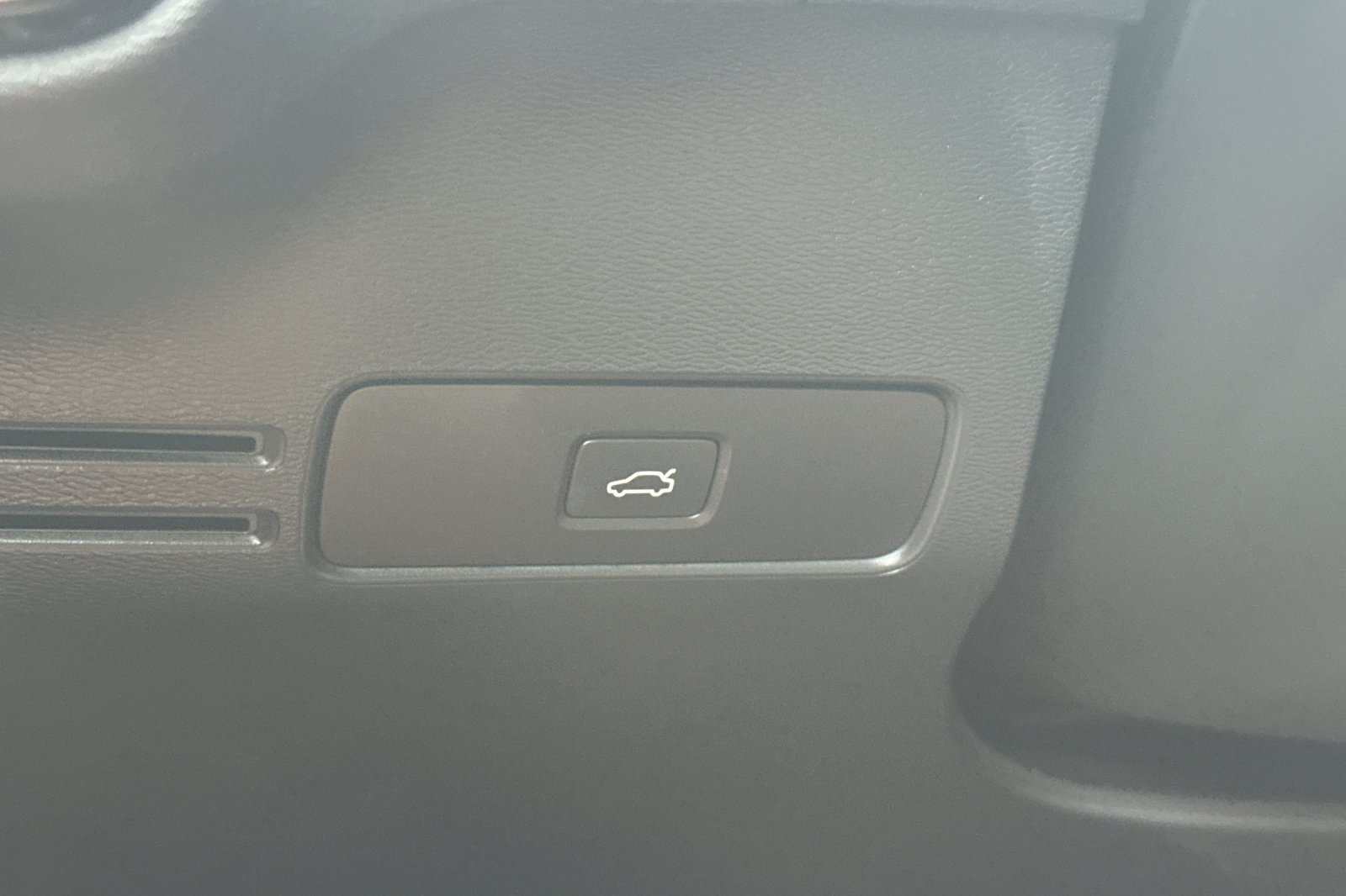 Certified 2023 Volvo XC40 Recharge Ultimate w/ Protection Package Premier AWD/4WD image 33