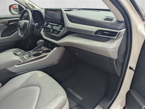 Used 2020 Toyota Highlander Platinum FWD image 21