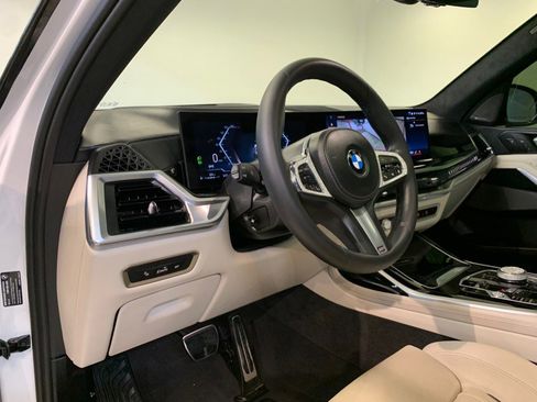 Used 2025 BMW X7 xDrive40i w/ Executive Package AWD/4WD image 19