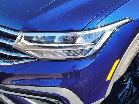 Used 2024 Volkswagen Tiguan SE w/ MDO Package, Two-Row image 8