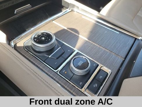 Used 2024 Ford Expedition Limited AWD/4WD image 9