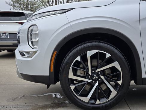 Used 2024 Mitsubishi Outlander SE FWD image 14