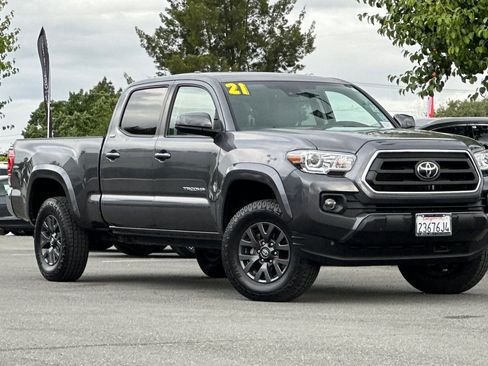 Used 2021 Toyota Tacoma SR5 AWD/4WD image 2