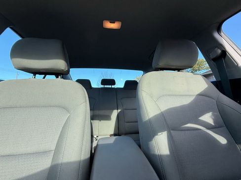 Used 2017 Hyundai Elantra SE w/ Cargo Package image 18