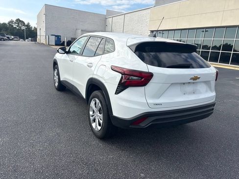 Used 2025 Chevrolet Trax LS FWD image 6