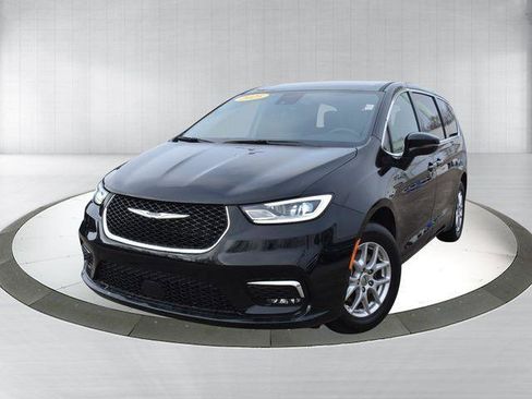 Used 2025 Chrysler Pacifica Select FWD image 1