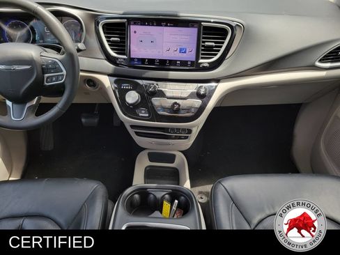 Used 2022 Chrysler Pacifica Touring-L FWD image 21