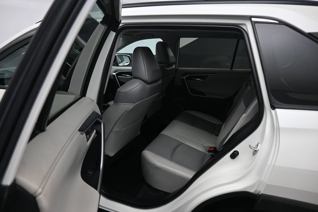 Used 2019 Toyota RAV4 Limited w/ Carpet Mat Package AWD/4WD image 32