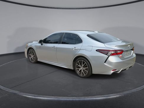 Used 2023 Toyota Camry SE w/ Convenience Package FWD image 6