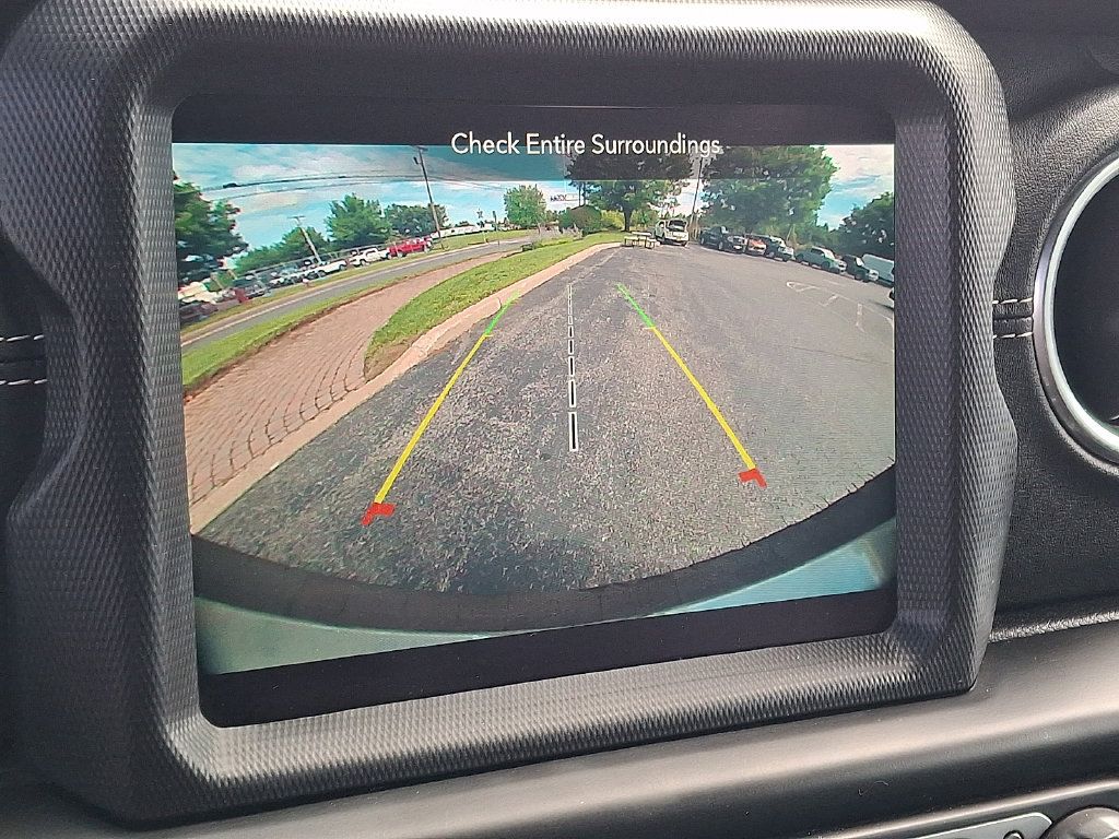 Used 2020 Jeep Wrangler Unlimited Sahara AWD/4WD image 4