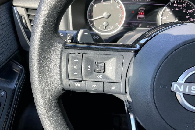 Used 2023 Nissan Rogue SV FWD image 16