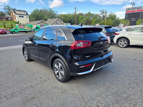Used 2017 Kia Niro EX image 7